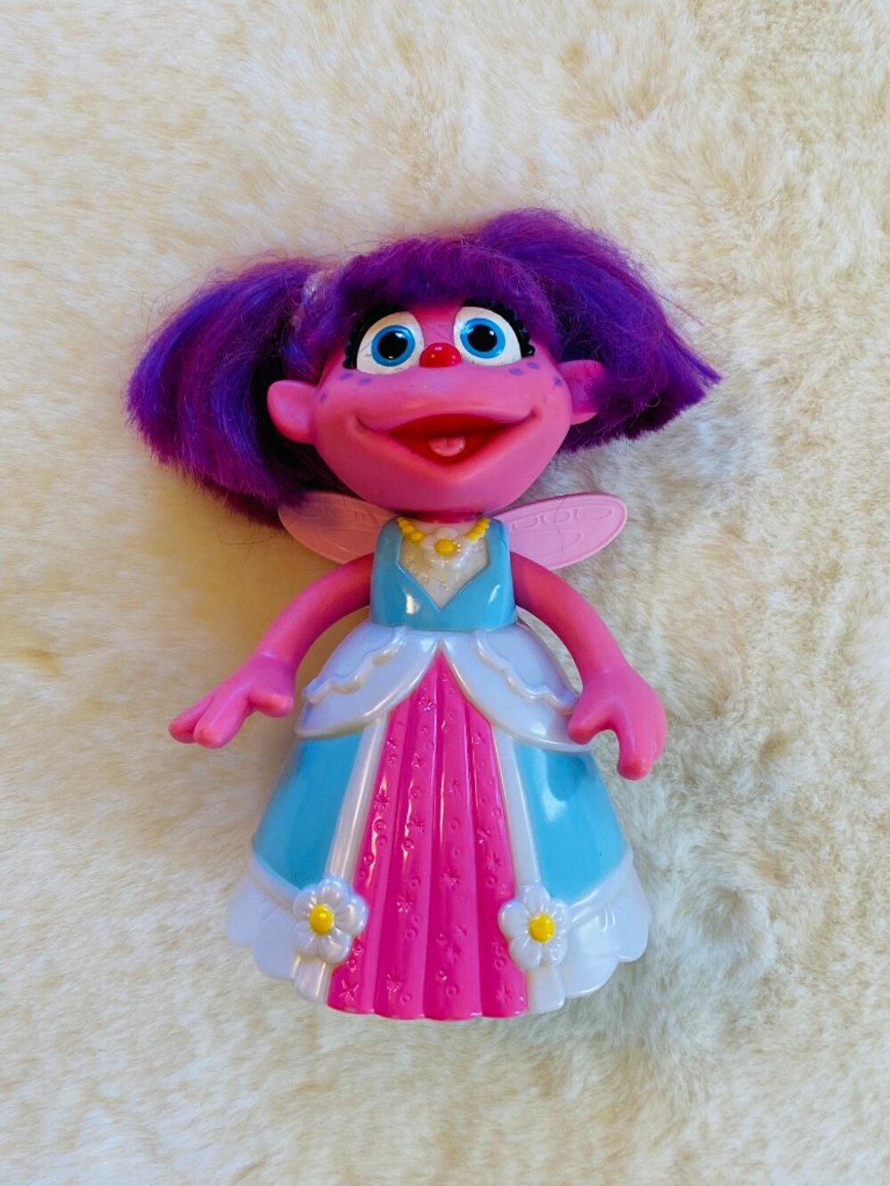 Sesame Street Abby Cadabby 6-inch Doll with 3 Snap-On Outfits Dress Up - Picture 2 of 14